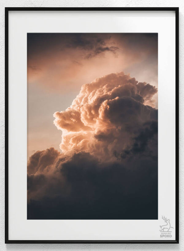 CHMURY Nadchodzi plakat od Jelenia jest SPOKO_wiz