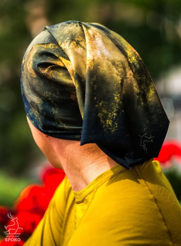 Komin wielofunkcyjny Leśna Piramida od Jelenia jest SPOKO Komin wielofunkcyjny Leśna Piramida od Jelenia jest SPOKO