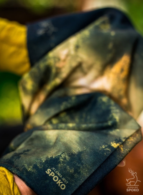 Komin wielofunkcyjny Leśna Piramida od Jelenia jest SPOKO Komin wielofunkcyjny Leśna Piramida od Jelenia jest SPOKO