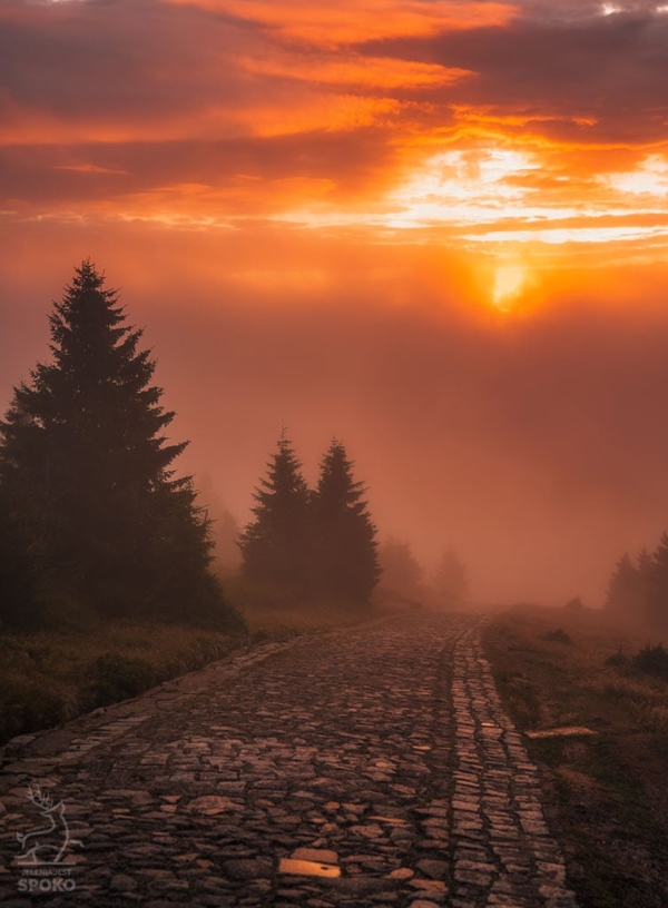Karkonoskie Szlaki Gdy opadnie kurtyna plakat od Jelenia jest SPOKO_full