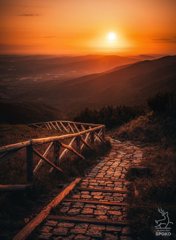 Kocioł Łomniczki ozłocony plakat od Jelenia jest SPOKO_full