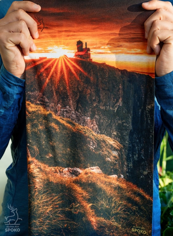 Komin wielofunkcyjny od Jelenia jest SPOKO ze wzorem Śnieżne Kotły w Karkonoszach