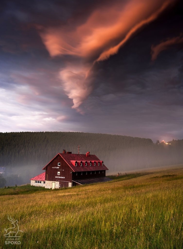SCHRONISKO Ręka boska 1 plakat od Jelenia jest SPOKO_full