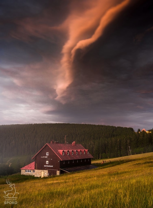 SCHRONISKO Ręka boska plakat od Jelenia jest SPOKO_full