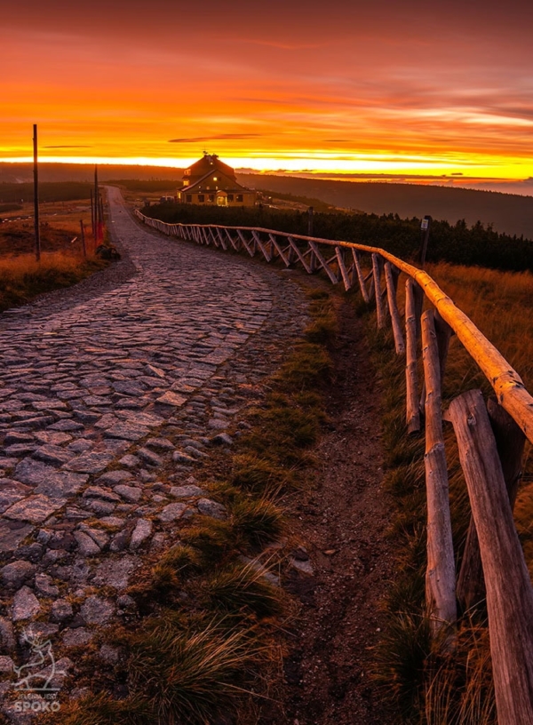 SCHRONISKA Dom Śląski zachodowy plakat od Jelenia jest SPOKO_full