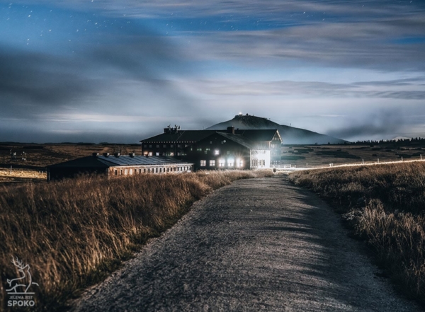 SCHRONISKA Księżycowa ścieżka1 plakat od Jelenia jest SPOKO_full