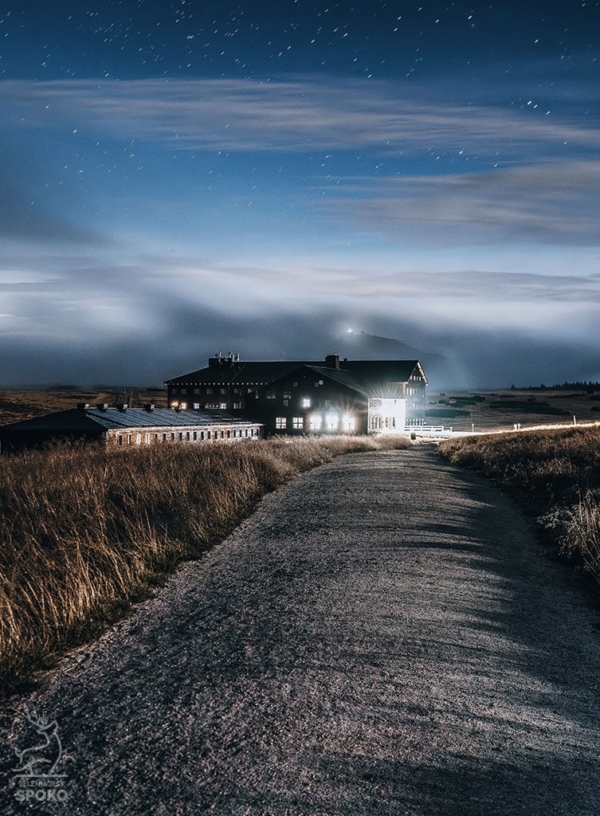 SCHRONISKA Księżycowa ścieżka plakat od Jelenia jest SPOKO_full