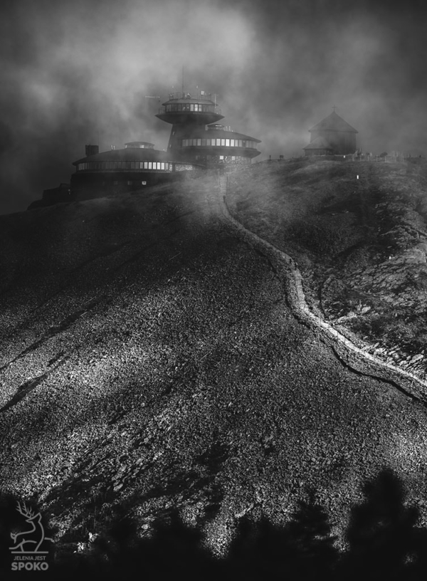 Śnieżka Między światłem a cieniem plakat od Jelenia jest SPOKO_full