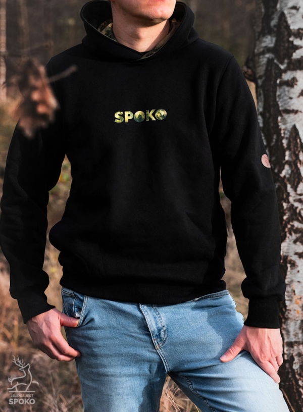 Czarna Bluza SPOKO z motywem Leśna Piramida od Jelenia jest SPOKO