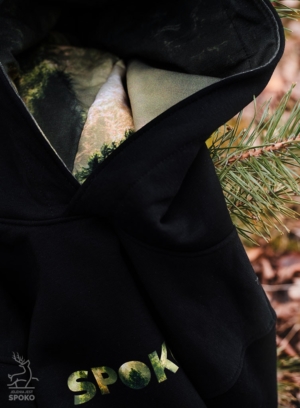 Czarna Bluza SPOKO z motywem Leśna Piramida od Jelenia jest SPOKO