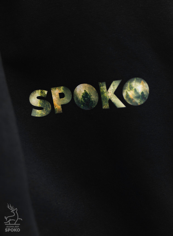 Czarna Bluza SPOKO z motywem Leśna Piramida od Jelenia jest SPOKO