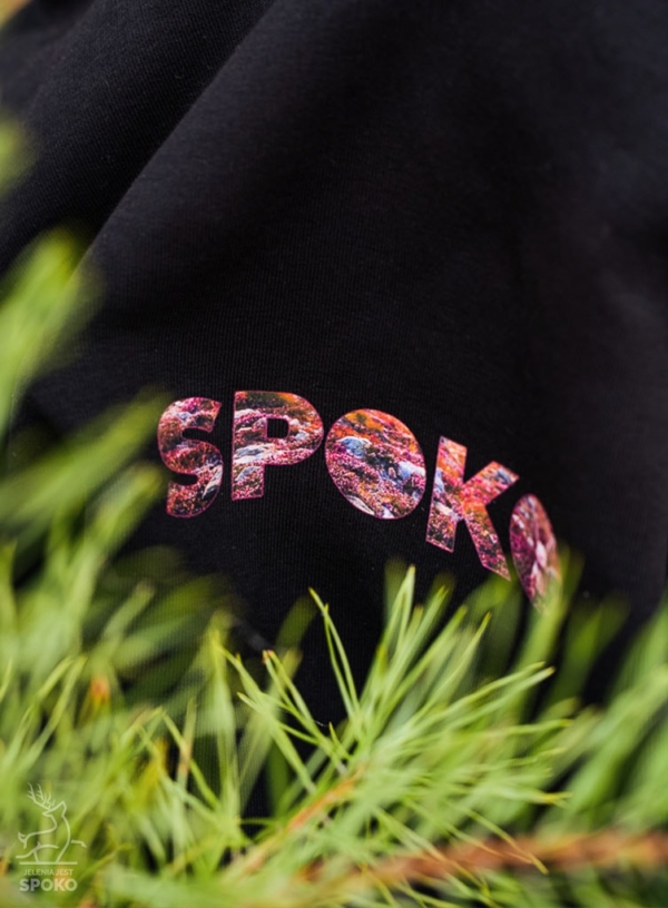 Czarna Bluza SPOKO z motywem karkonoskie wrzosy od Jelenia jest SPOKO