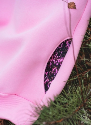 Różowa Bluza SPOKO z motywem karkonoskich wrzosów od Jelenia jest SPOKO