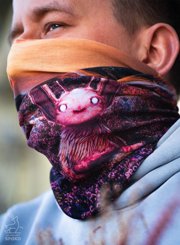 Komin wielofunkcyjny Bestia Wrześnik od Jelenia jest SPOKO