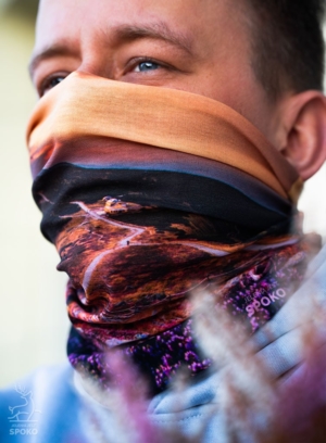 Komin wielofunkcyjny Bestia Wrześnik od Jelenia jest SPOKO