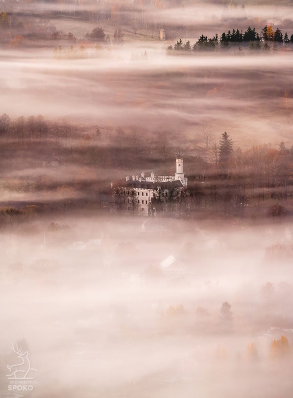 ZAMEK KARPNIKI Pośród mgieł_full